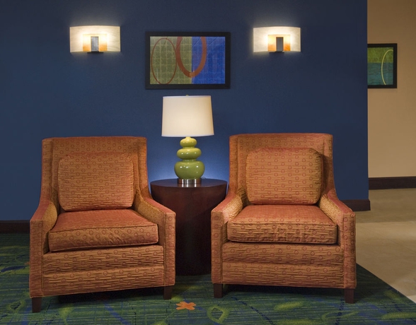 Imagen de los interiores del Hotel Comfort Inn Syosset. Foto 9