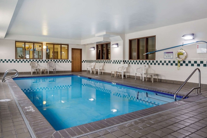 Imagen de la piscina del Hotel Comfort Inn Tacoma - Seattle. Foto 18