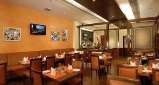 Imagen del bar/restaurante del Hotel Comfort Inn The President. Foto 9