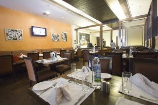 Imagen del bar/restaurante del Hotel Comfort Inn The President. Foto 10