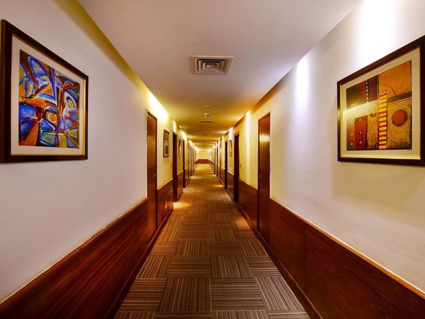 Imagen de los interiores del Hotel Comfort Inn Tulip Heights. Foto 15