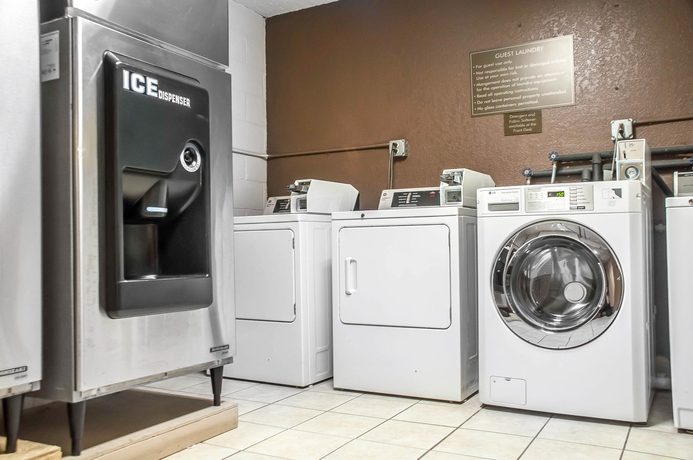 Imagen de los interiores del Hotel Comfort Inn University, Amherst. Foto 9