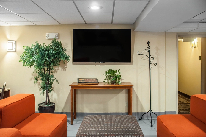 Imagen de los interiores del Hotel Comfort Inn University, Amherst. Foto 11