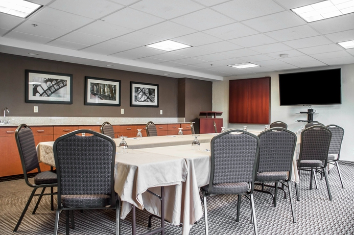 Imagen de los interiores del Hotel Comfort Inn University, Amherst. Foto 14
