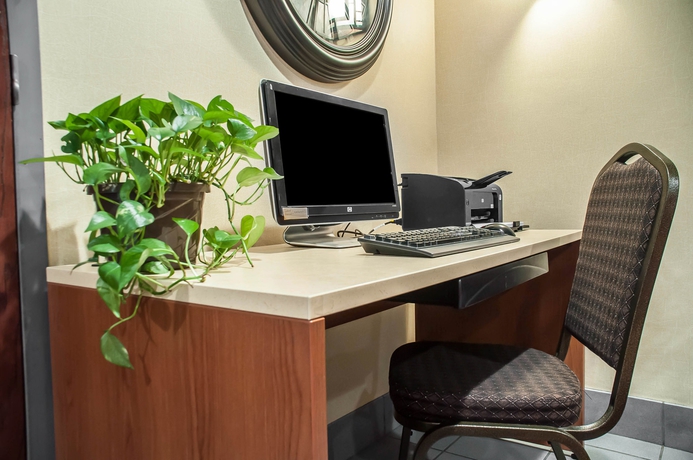 Imagen de los interiores del Hotel Comfort Inn University, Amherst. Foto 15