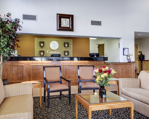 Imagen de los interiores del Hotel Comfort Inn University Area. Foto 16