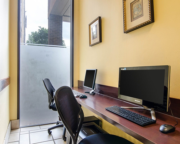 Imagen de los interiores del Hotel Comfort Inn University Center. Foto 12