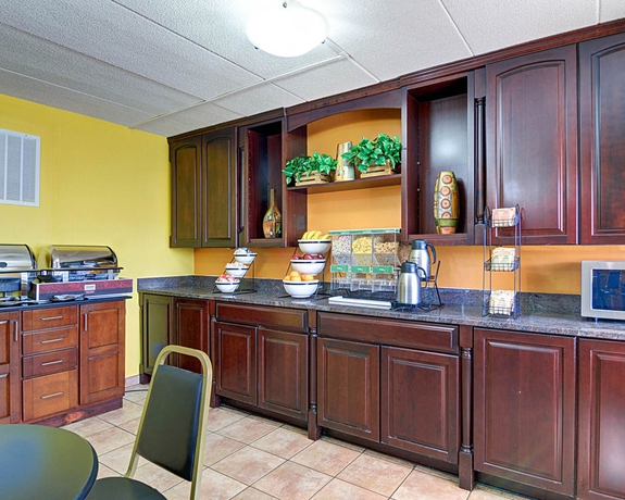 Imagen del bar/restaurante del Hotel Comfort Inn University Center. Foto 5