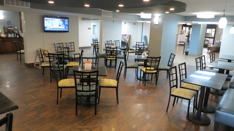 Imagen del bar/restaurante del Hotel Comfort Inn University, Wilmington NC. Foto 6