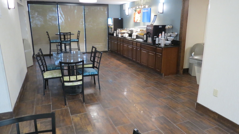 Imagen del bar/restaurante del Hotel Comfort Inn University, Wilmington NC. Foto 8