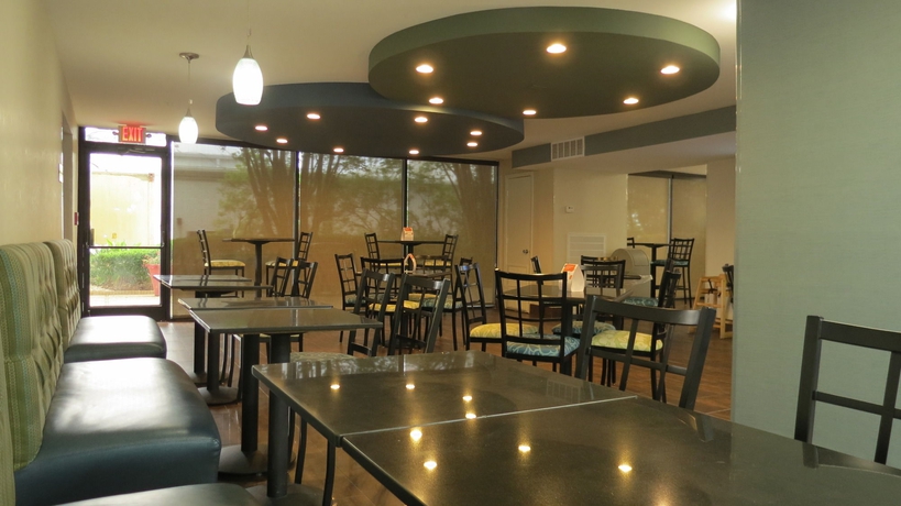 Imagen del bar/restaurante del Hotel Comfort Inn University, Wilmington NC. Foto 9