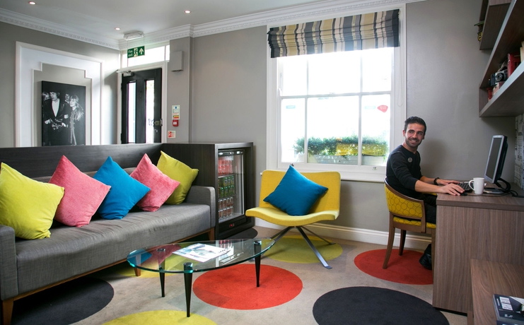 Imagen de los interiores del Hotel Comfort Inn Victoria. Foto 15