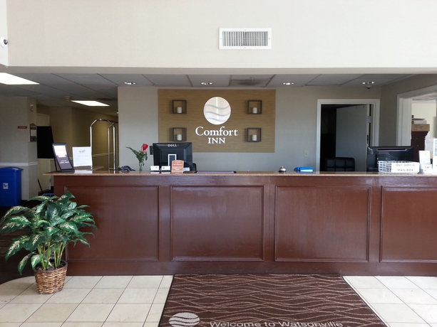 Imagen de los interiores del Hotel Comfort Inn Watsonville. Foto 15