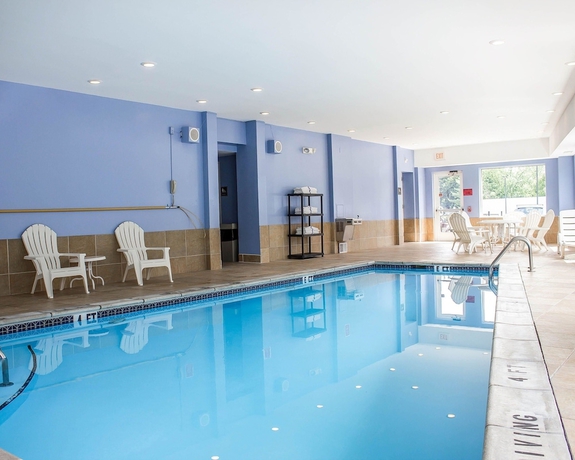 Imagen de la piscina del Hotel Comfort Inn Wethersfield - Hartford. Foto 18