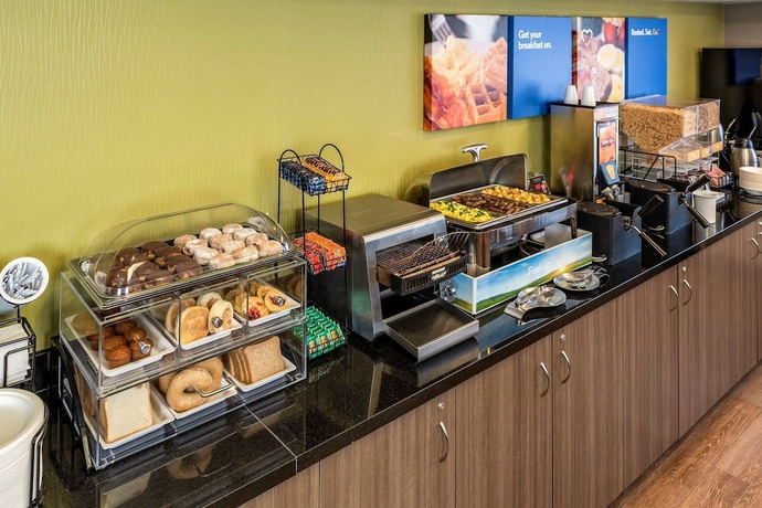Imagen del bar/restaurante del Hotel Comfort Inn Winnipeg Airport. Foto 3