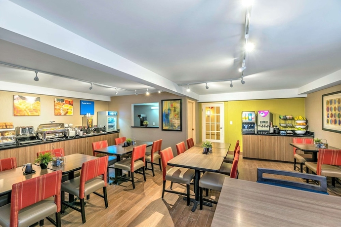 Imagen del bar/restaurante del Hotel Comfort Inn Winnipeg Airport. Foto 7