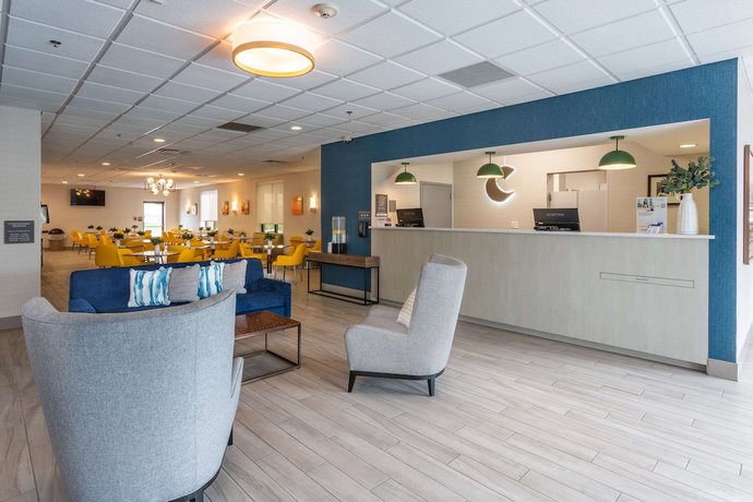 Imagen de los interiores del Hotel Comfort Inn & Suites Buffalo Airport. Foto 15