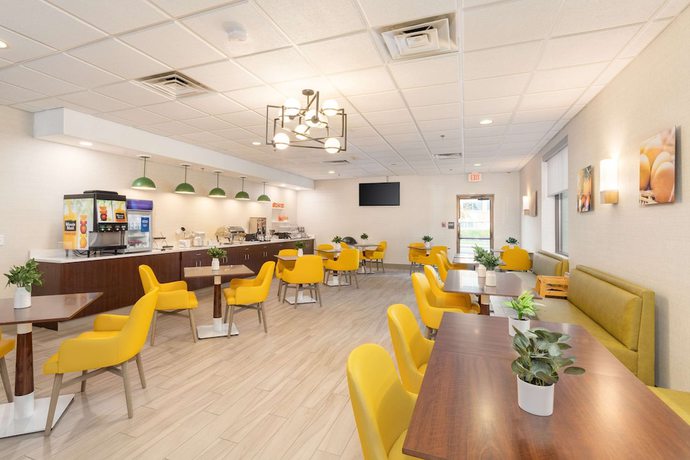 Imagen del bar/restaurante del Hotel Comfort Inn & Suites Buffalo Airport. Foto 4