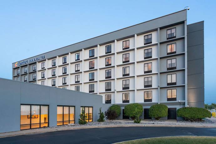 Imagen general del Hotel Comfort Inn & Suites Buffalo Airport. Foto 3