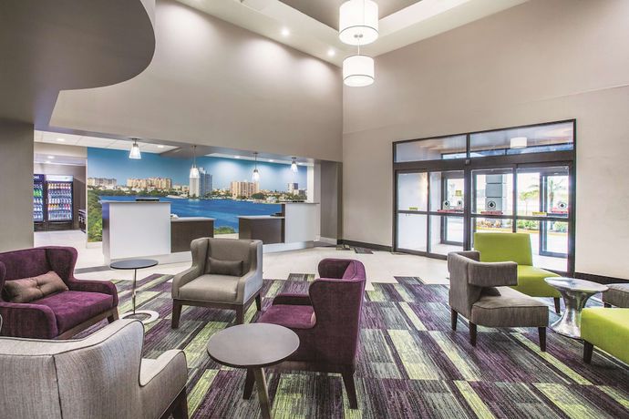 Imagen de los interiores del Hotel Comfort Inn & Suites Clearwater South. Foto 10