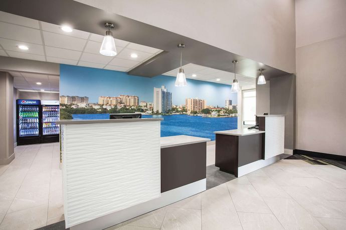 Imagen de los interiores del Hotel Comfort Inn & Suites Clearwater South. Foto 11
