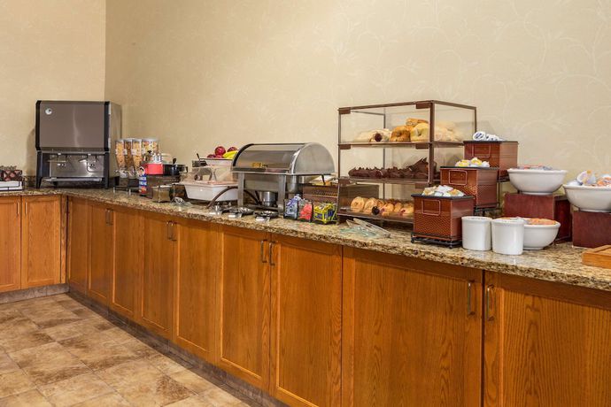 Imagen del bar/restaurante del Hotel Comfort Inn & Suites Cuyahoga Falls - Akron. Foto 3