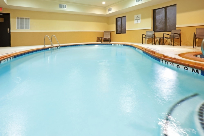 Imagen de la piscina del Hotel Comfort Inn & Suites Dallas Medical-Market Center. Foto 18