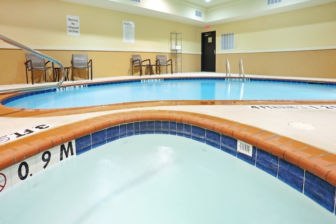 Imagen de la piscina del Hotel Comfort Inn & Suites Dallas Medical-Market Center. Foto 19