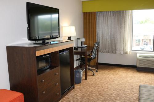 Imagen de la habitación del Hotel Comfort Inn & Suites Danbury-Bethel. Foto 13
