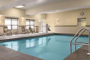 Imagen de la piscina del Hotel Comfort Inn & Suites Dothan Northside Plaza. Foto 8