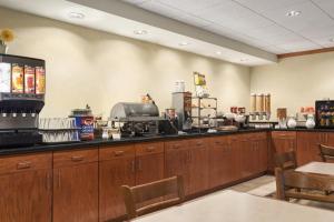 Imagen del bar/restaurante del Hotel Comfort Inn & Suites Dothan Northside Plaza. Foto 4