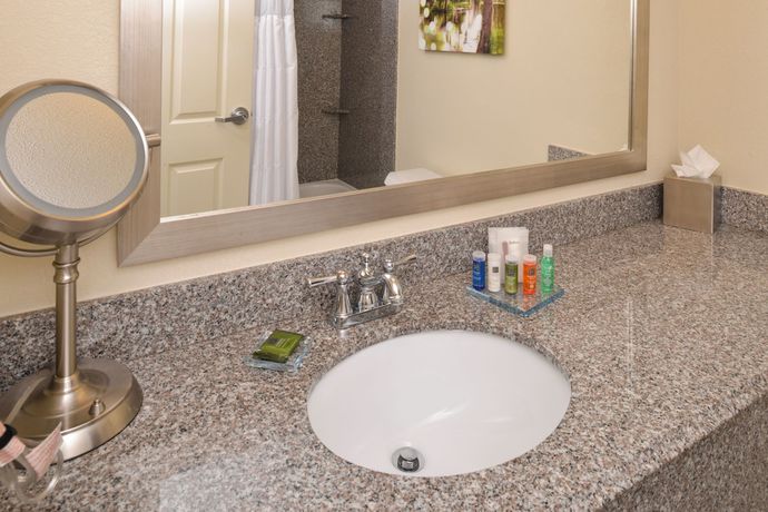 Imagen de la habitación del Hotel Comfort Inn & Suites New Orleans Airport North. Foto 10