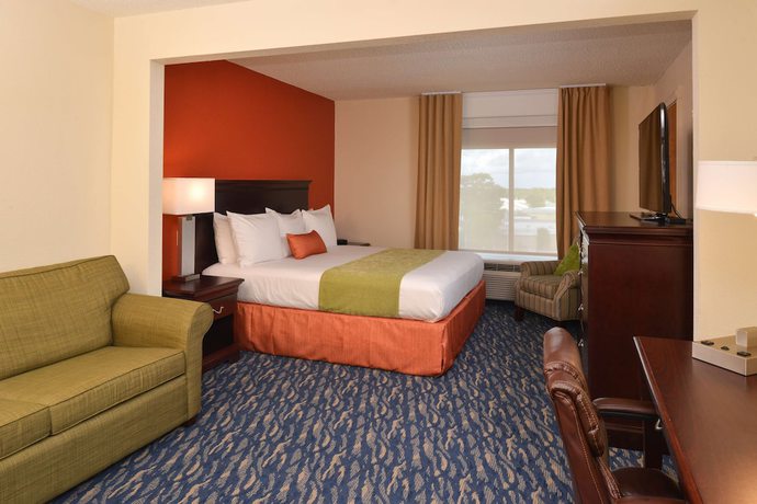 Imagen de la habitación del Hotel Comfort Inn & Suites New Orleans Airport North. Foto 15