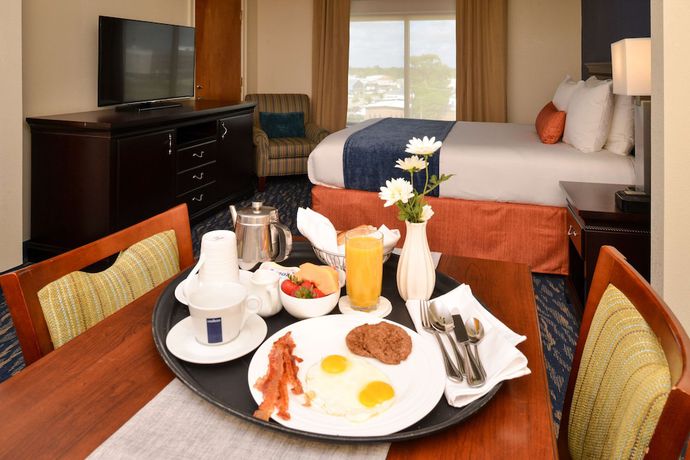 Imagen de la habitación del Hotel Comfort Inn & Suites New Orleans Airport North. Foto 16