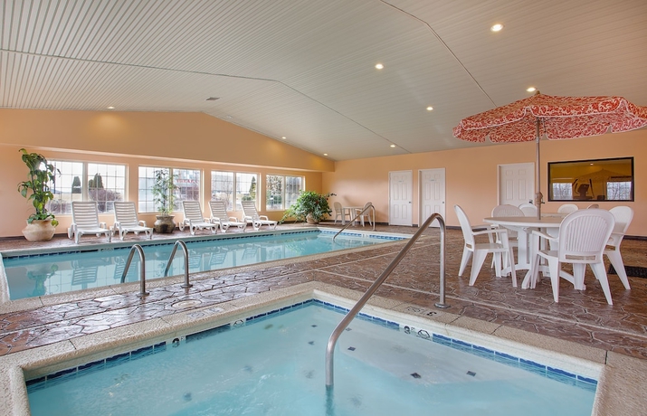 Imagen de la piscina del Hotel Comfort Inn & Suites Shelbyville. Foto 19