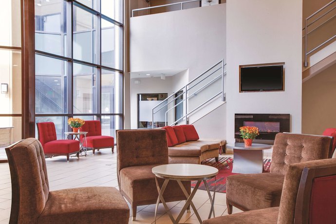 Imagen de los interiores del Hotel Comfort Inn & Suites Verona at Turning Stone Resort Casino. Foto 19