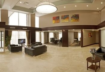 Imagen de los interiores del Hotel Comfort Inn and Conference Centre Toronto Airport. Foto 3
