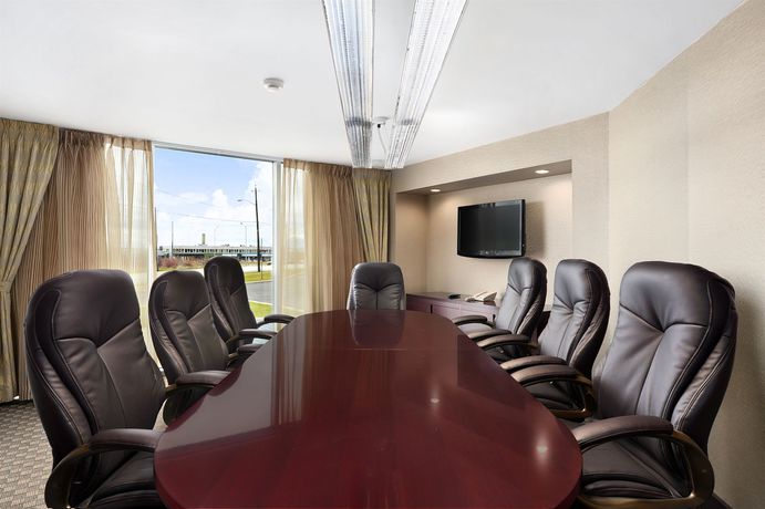 Imagen de los interiores del Hotel Comfort Inn and Conference Centre Toronto Airport. Foto 4