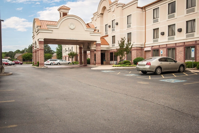 Imagen general del Hotel Comfort Inn and Suites Airport - American Way. Foto 1
