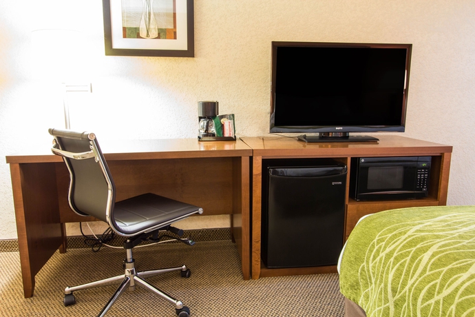 Imagen de los interiores del Hotel Comfort Inn and Suites Airport Convention Center. Foto 12