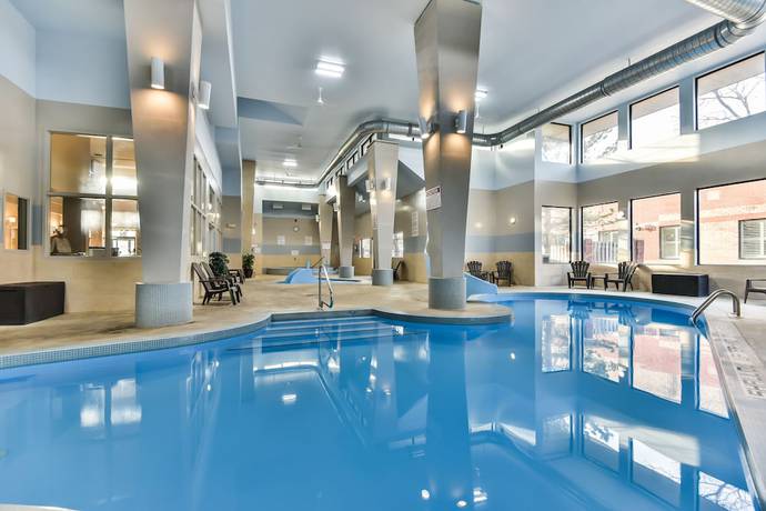 Imagen de la piscina del Hotel Comfort Inn and Suites Ambassador Bridge. Foto 19