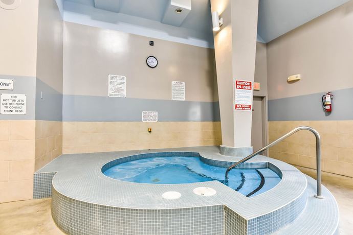 Imagen de la piscina del Hotel Comfort Inn and Suites Ambassador Bridge. Foto 20