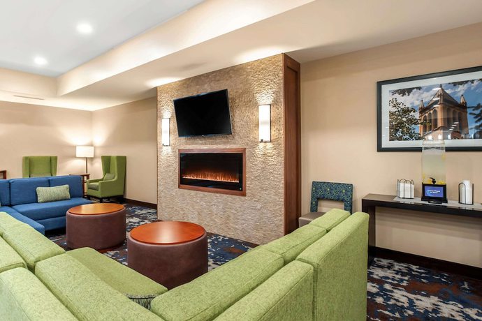 Imagen de los interiores del Hotel Comfort Inn and Suites Ames near ISU Campus. Foto 15