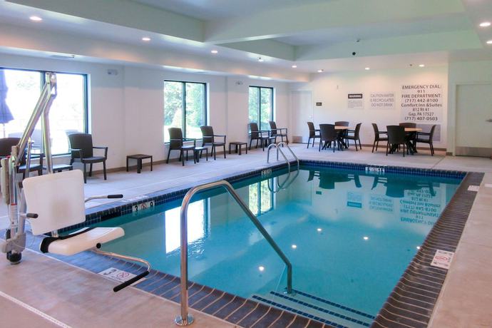 Imagen de la piscina del Hotel Comfort Inn and Suites Amish Country. Foto 20