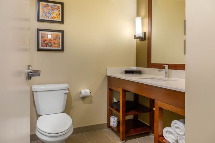 Imagen de la habitación del Hotel Comfort Inn and Suites Amish Country. Foto 10