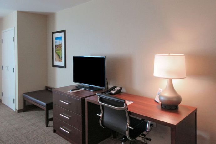 Imagen de la habitación del Hotel Comfort Inn and Suites Amish Country. Foto 16