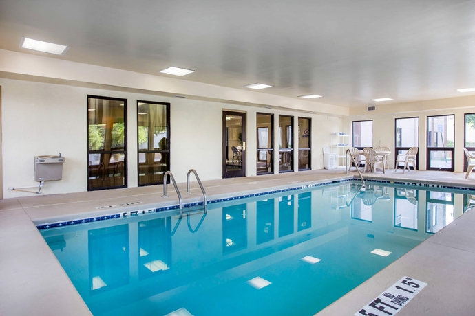 Imagen de la piscina del Hotel Comfort Inn and Suites At Stone Mountain. Foto 15
