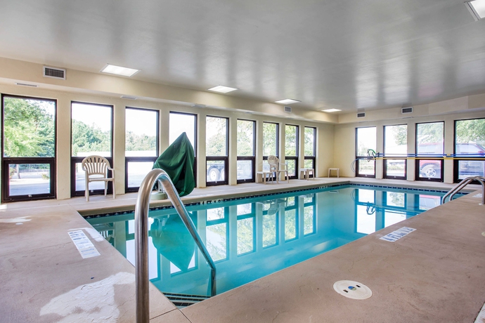 Imagen de la piscina del Hotel Comfort Inn and Suites At Stone Mountain. Foto 16