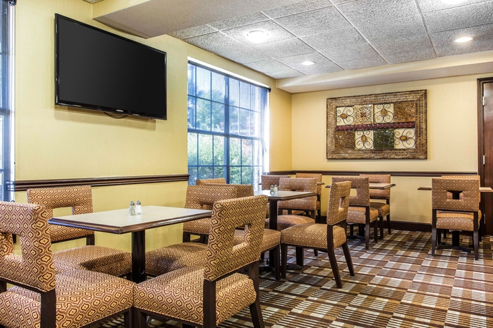 Imagen del bar/restaurante del Hotel Comfort Inn and Suites Ballpark Area. Foto 2