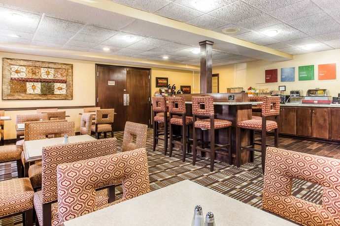 Imagen del bar/restaurante del Hotel Comfort Inn and Suites Ballpark Area. Foto 4